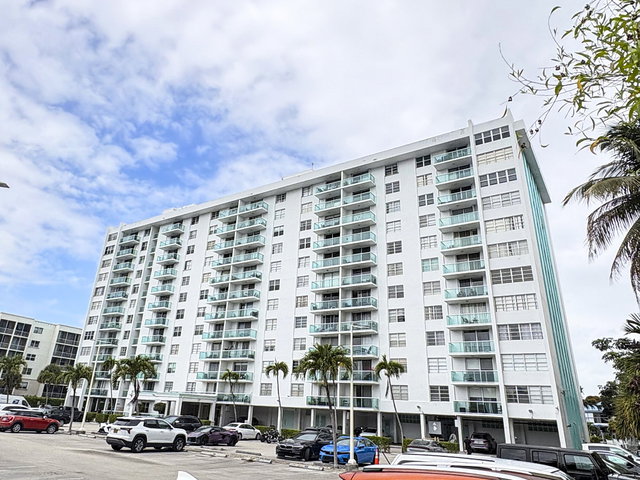 Stratford House Condominium photo 3